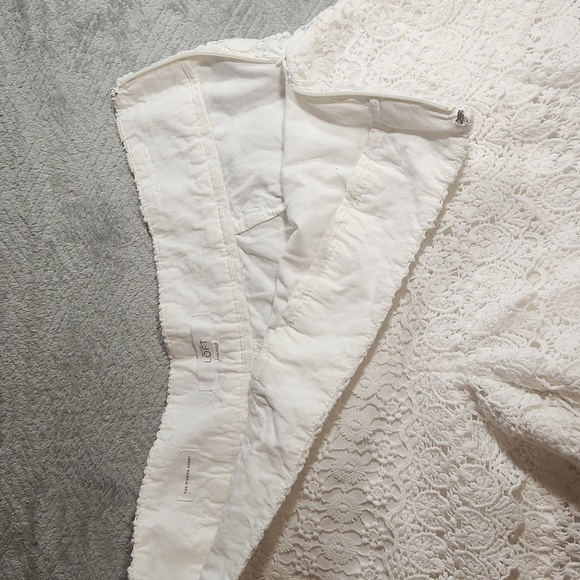 Loft Ann Taylor, White tiered scallop, layer mini Lace Shorts with side zipper - Picture 4 of 7